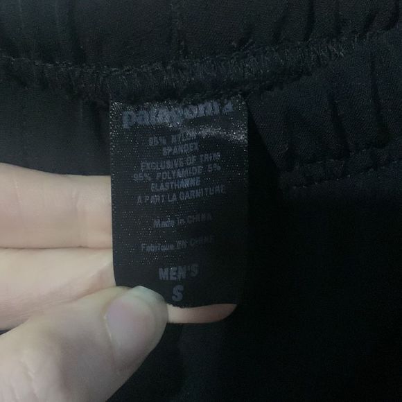 Patagonia Black Hiking Pants tapered tailored leg thigh logo pull on size small - Picture 12 of 12
